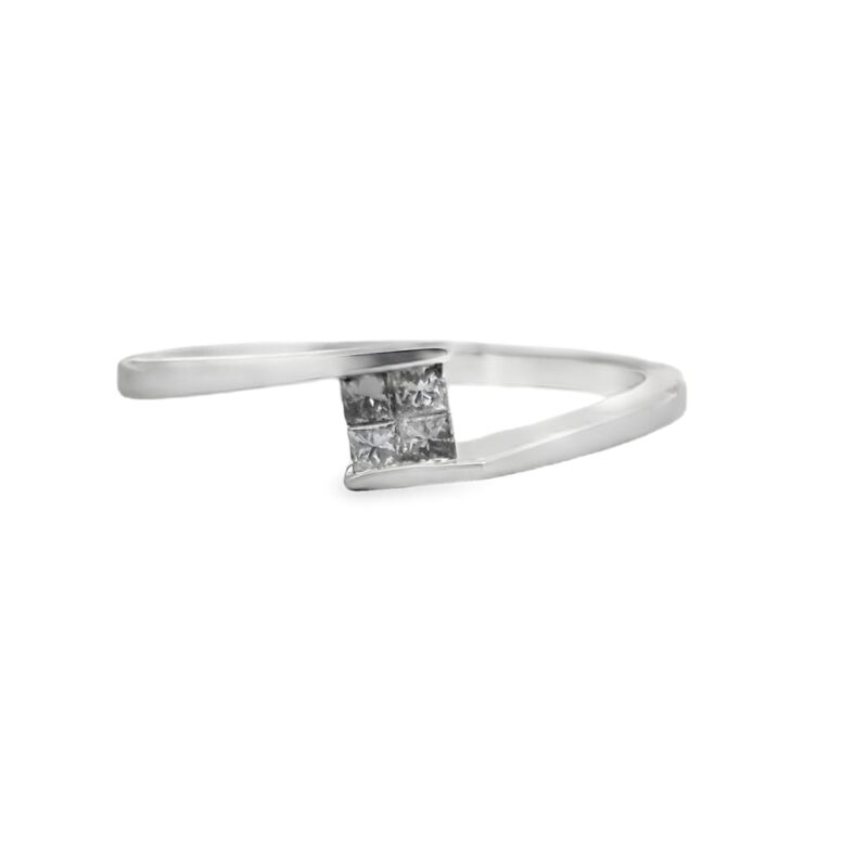 18K White Gold Diamond Cluster Ring